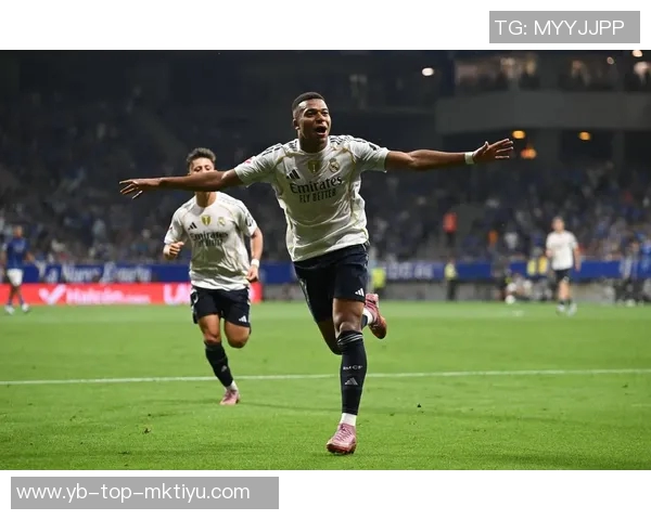 皇马反击机会错失姆巴佩禁区前射门偏离目标成高射炮